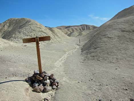 Golden Canyon to Zabriskie Point Trail