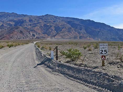 Mosaic Canyon Road