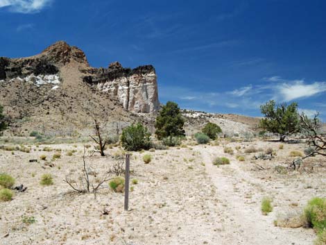 Hole-in-the-Wall to Mid Hills Trail